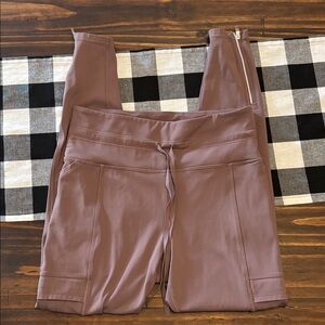 Athleta Rainier Cargo Tight leggings Dusky Mauve medium